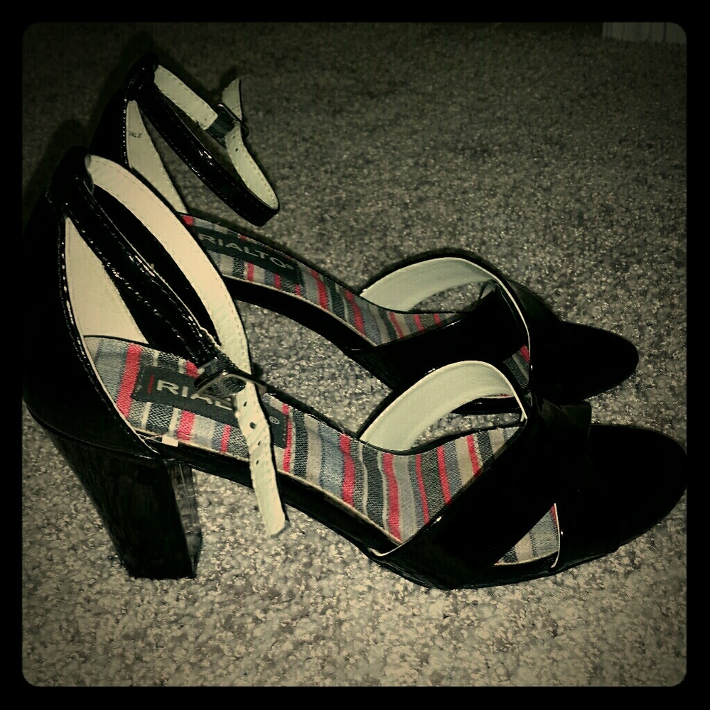 Rialto sz 6 1/2 patent leather black heels